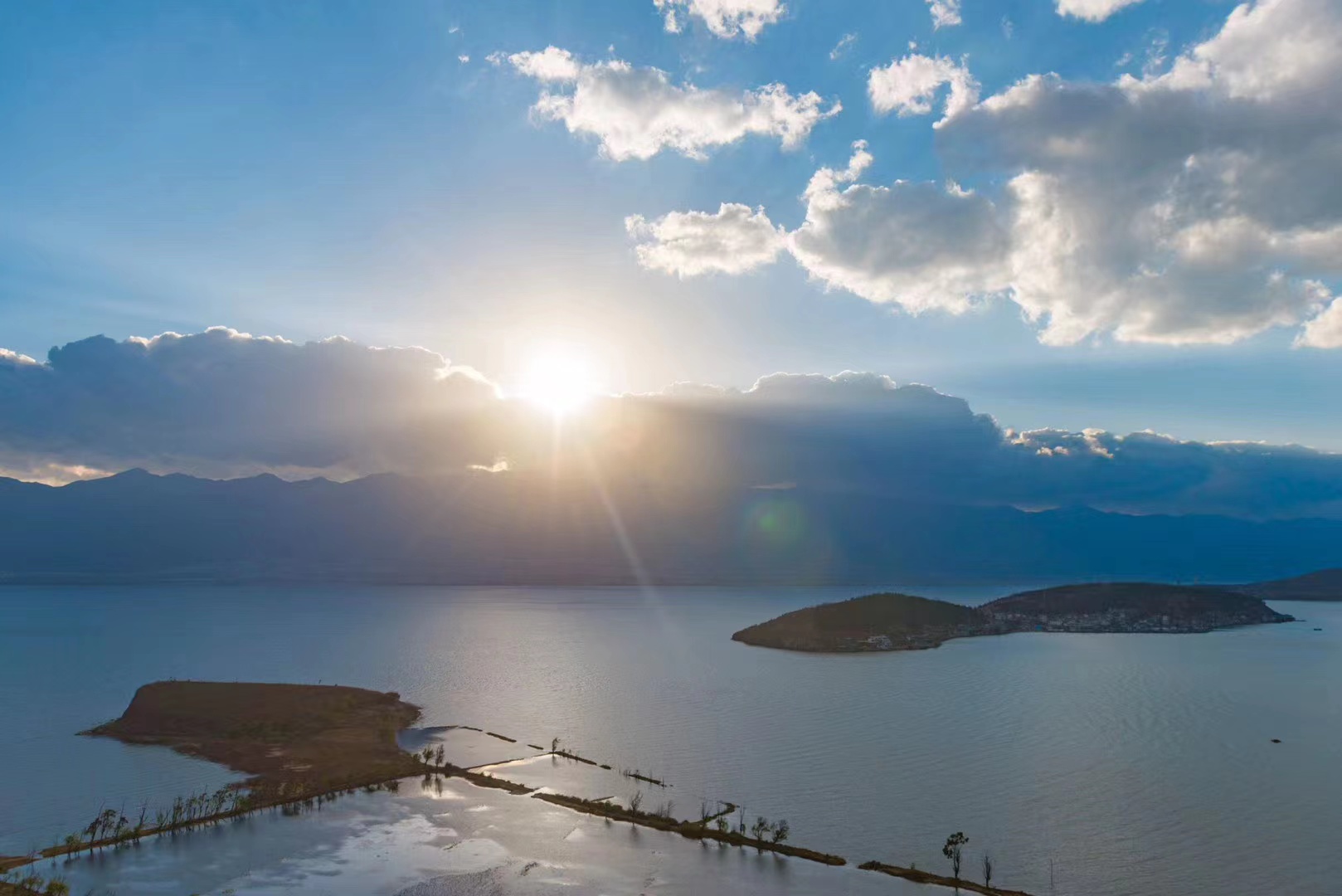 大理洱海里的美麗島嶼—金梭島和銀梭島